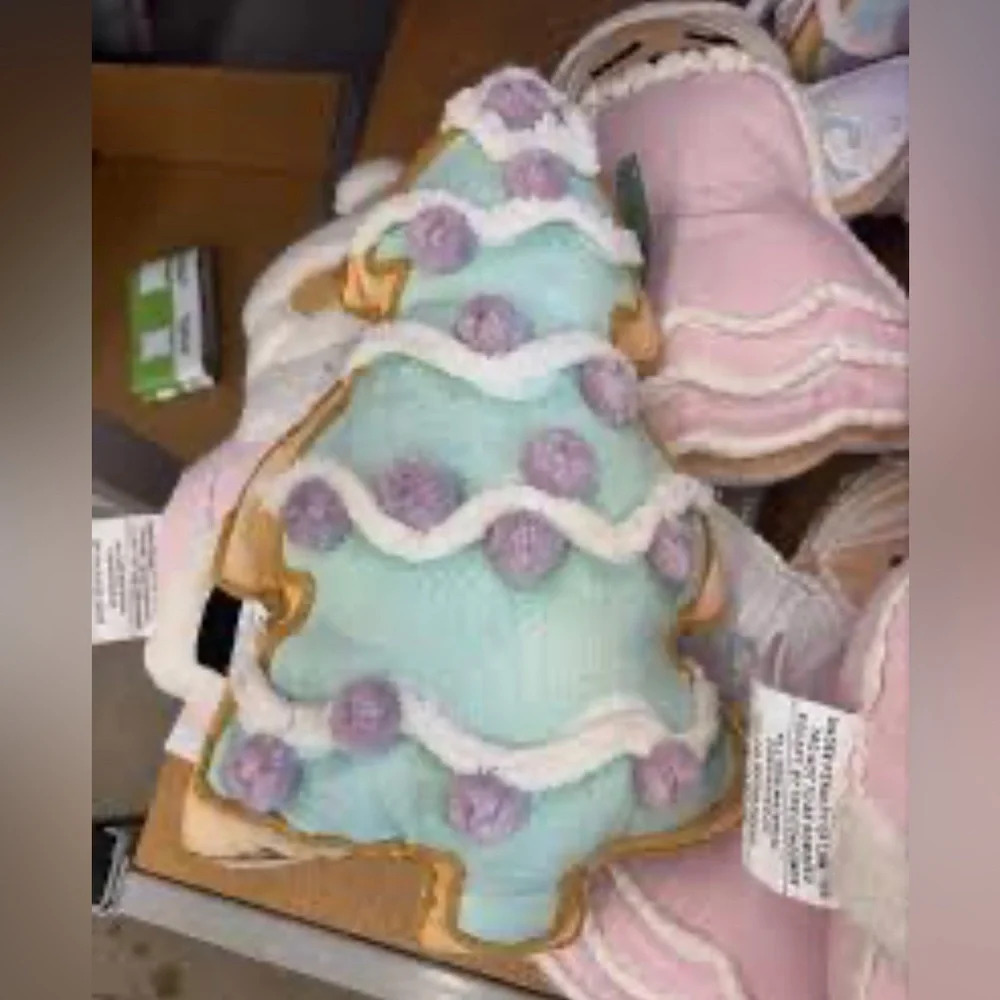 🌸NEW 1 Piece At Home Tree Cookies Throw Pillow 10x17 Mrs. Claus Bakery NWT.